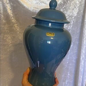 Vintage Royal Haeger Blue Vase/Urn.